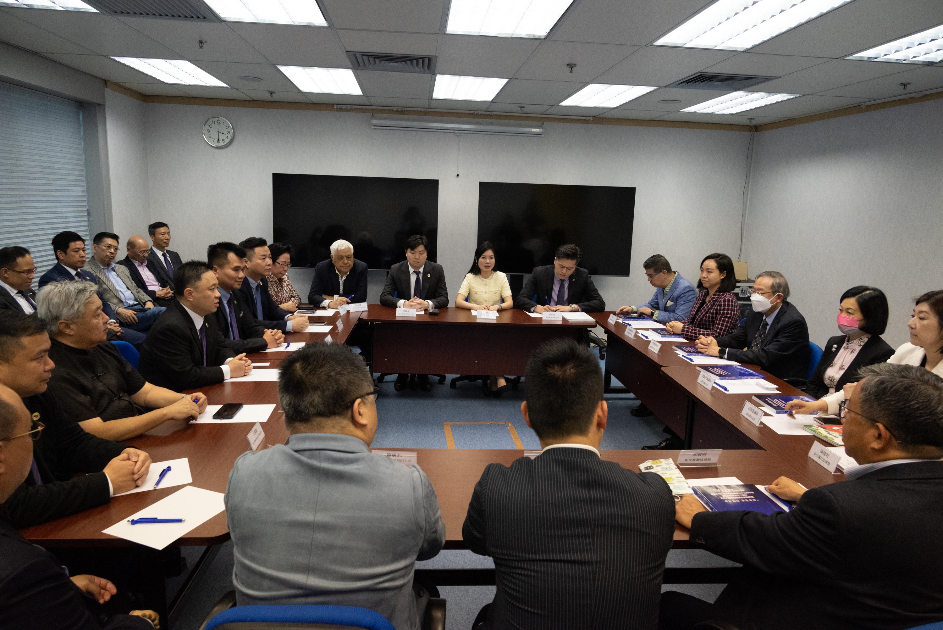 香江聚賢前往新民黨總部進行拜訪交流