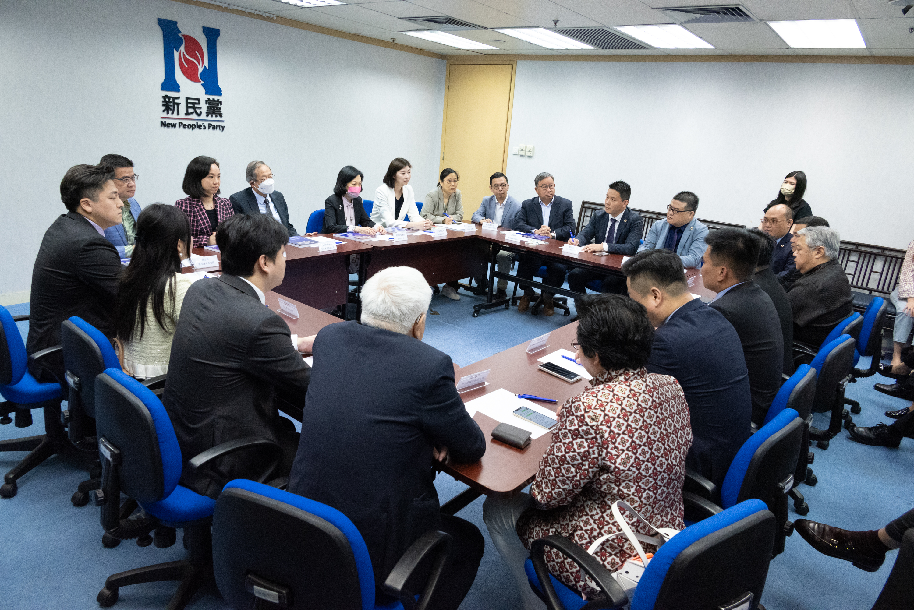 香江聚賢前往新民黨總部進行拜訪交流