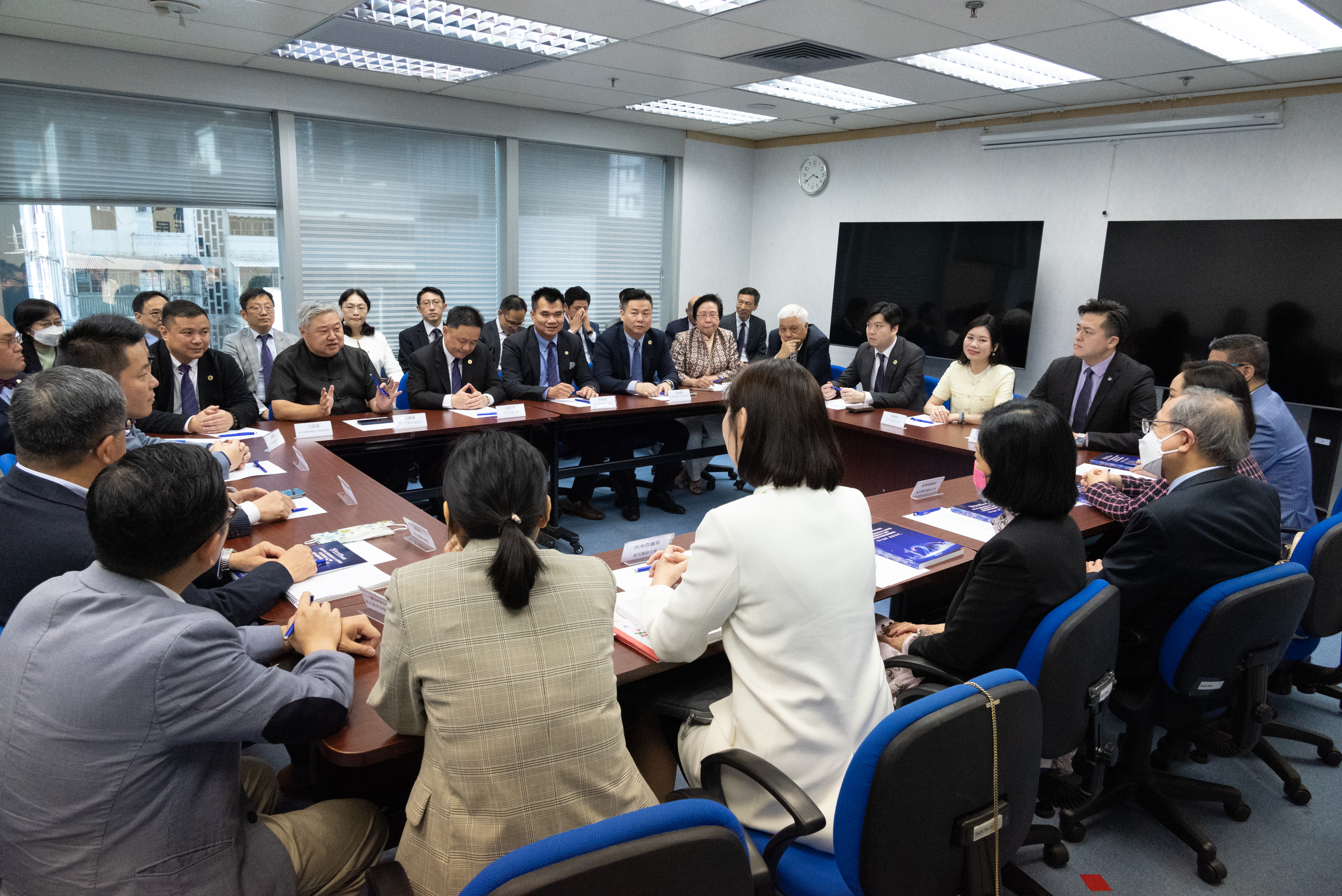香江聚賢前往新民黨總部進行拜訪交流