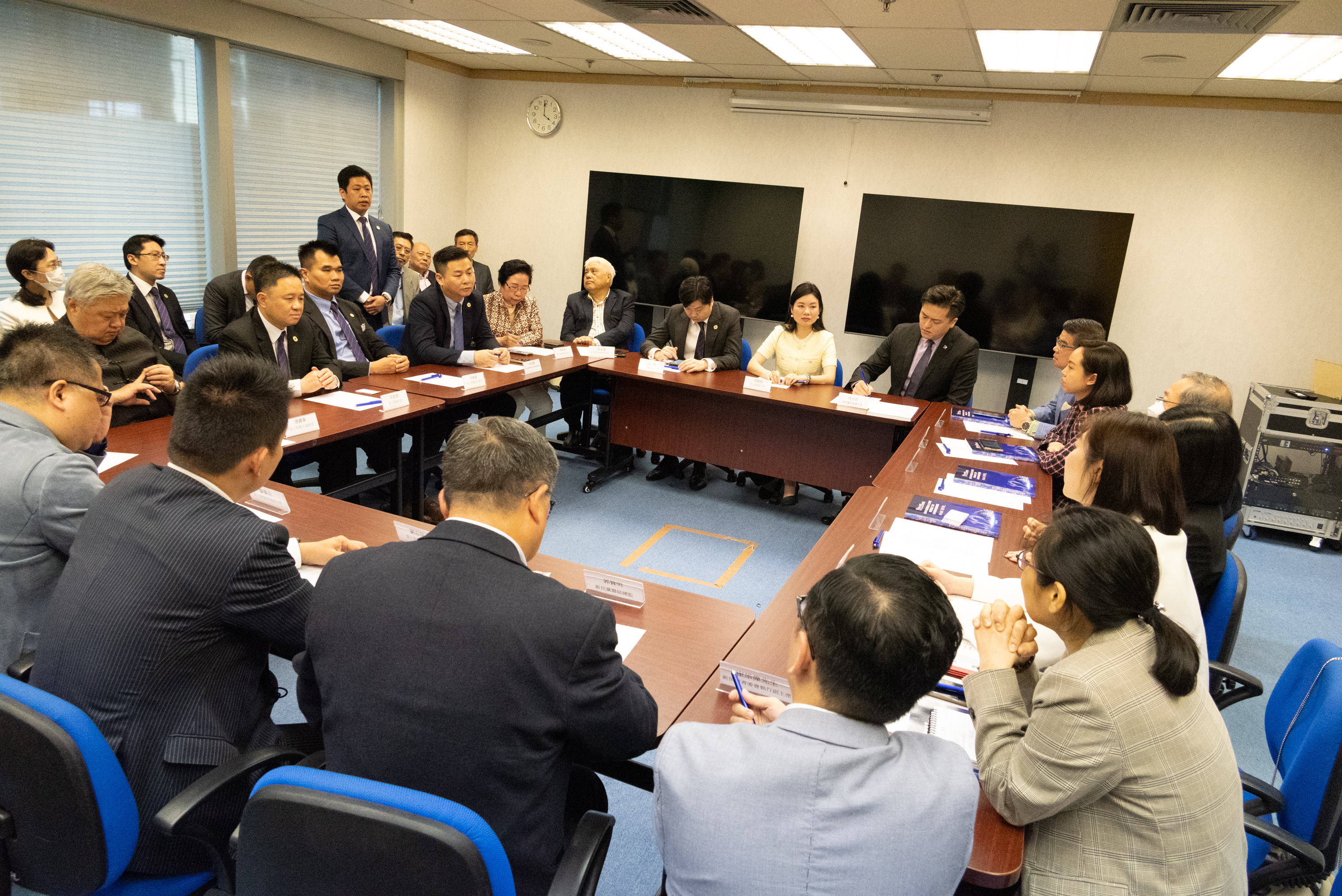 香江聚賢前往新民黨總部進行拜訪交流